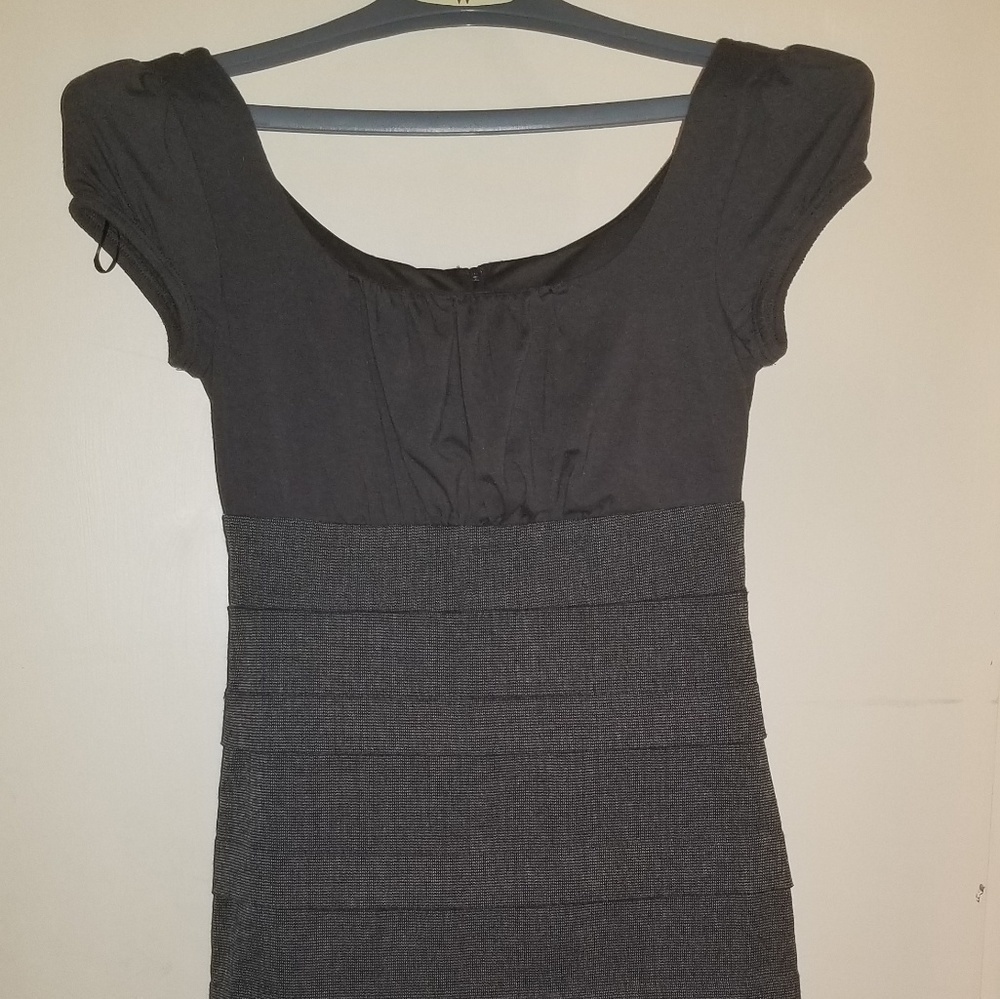 Juniors size5 brown fitted zip up business dress.